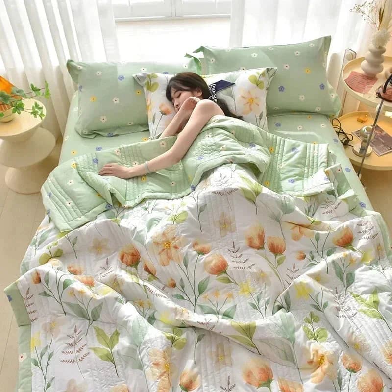 Peachy Floral Green Daisy-Print Polyester Quilt Blanket — view 1 Peachy Floral Green Daisy-Print Polyester Quilt Blanket — view 1