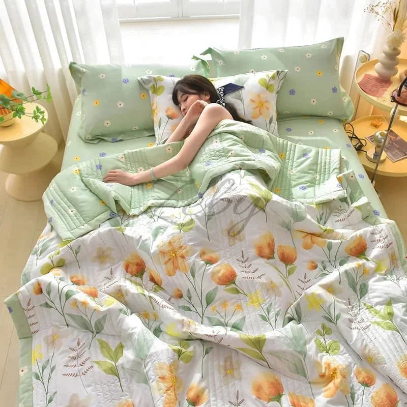Peachy Floral Green Daisy-Print Polyester Quilt Blanket — view 2 Peachy Floral Green Daisy-Print Polyester Quilt Blanket — view 2